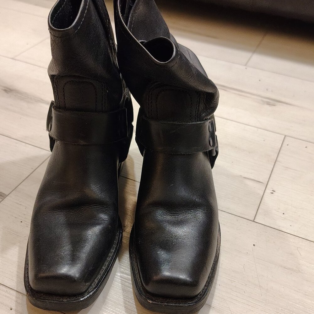 Black Leather Square toe Boot size 7.5